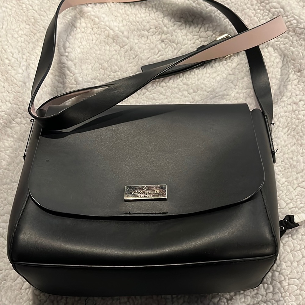 Gently used crossbody has 1 ink mark on the inside see picture 21x17